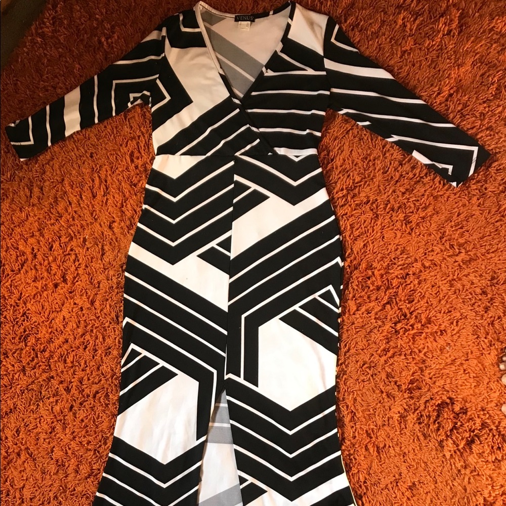 Black & White Venus Dress w/above knee slit
